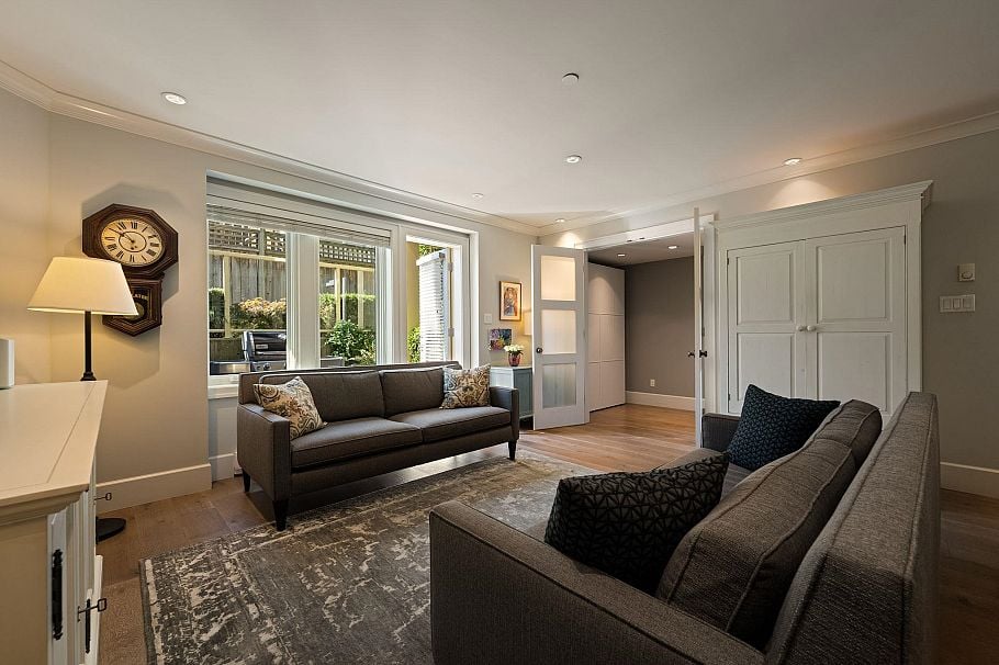330 W 14th Avenue Vancouver, BC - 5