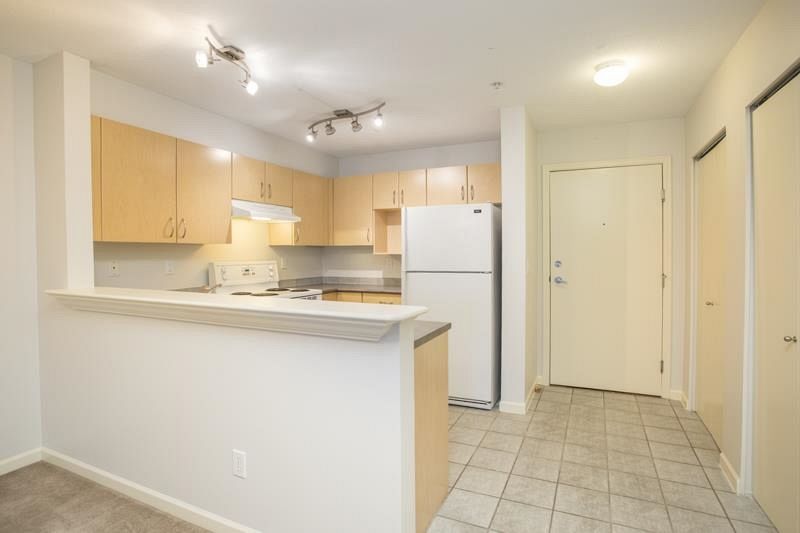 206 137 E 1st Street North Vancouver, BC - 13