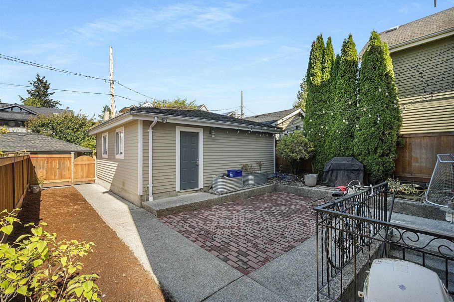35 W 15th Avenue Vancouver, BC - 33