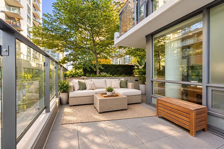 203 1788 Columbia Street Vancouver, BC - 5