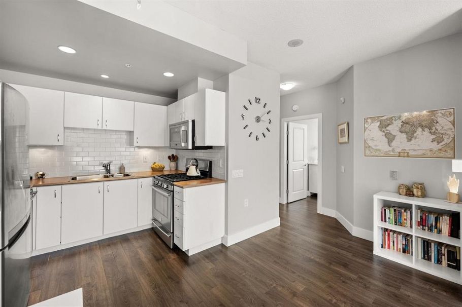 405 120 W 16 Street North Vancouver, BC - 17