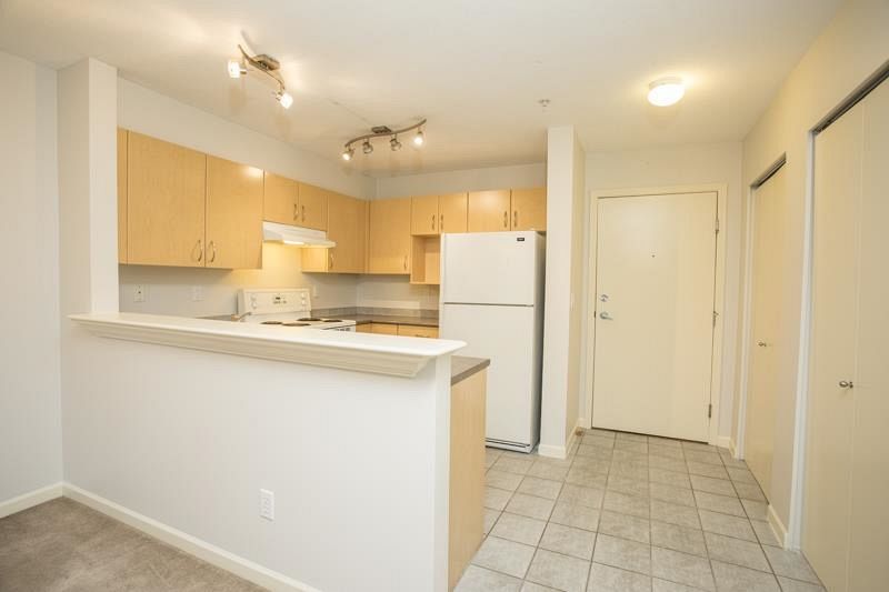 206 137 E 1st Street North Vancouver, BC - 12