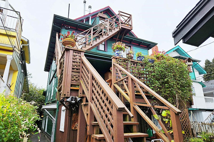 1055 E 11th Avenue Vancouver, BC - 25
