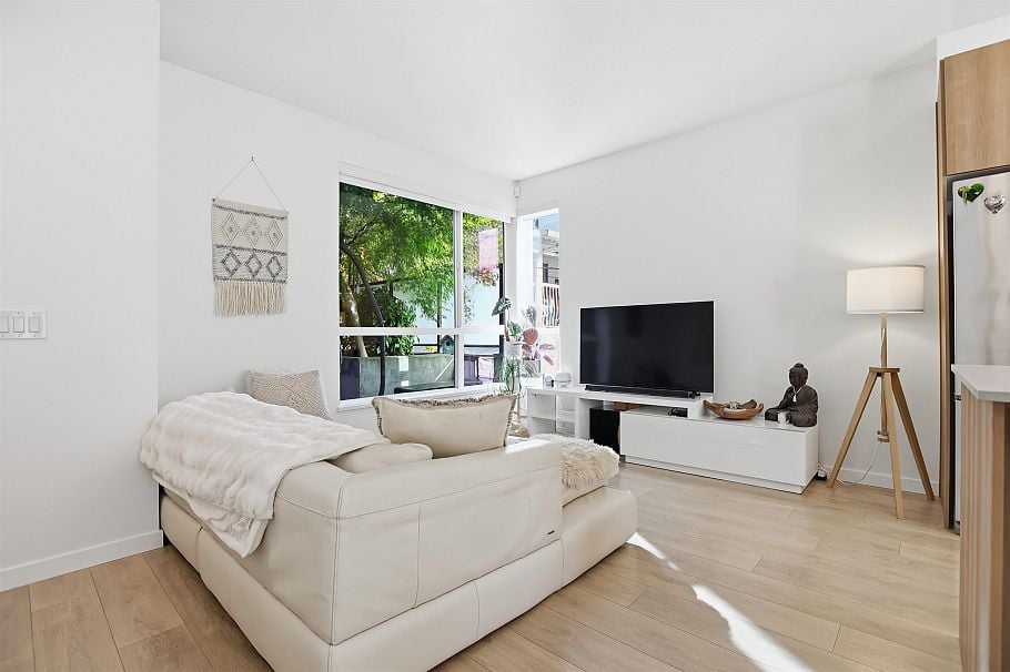 24 533 E 3rd Street North Vancouver, BC - 2