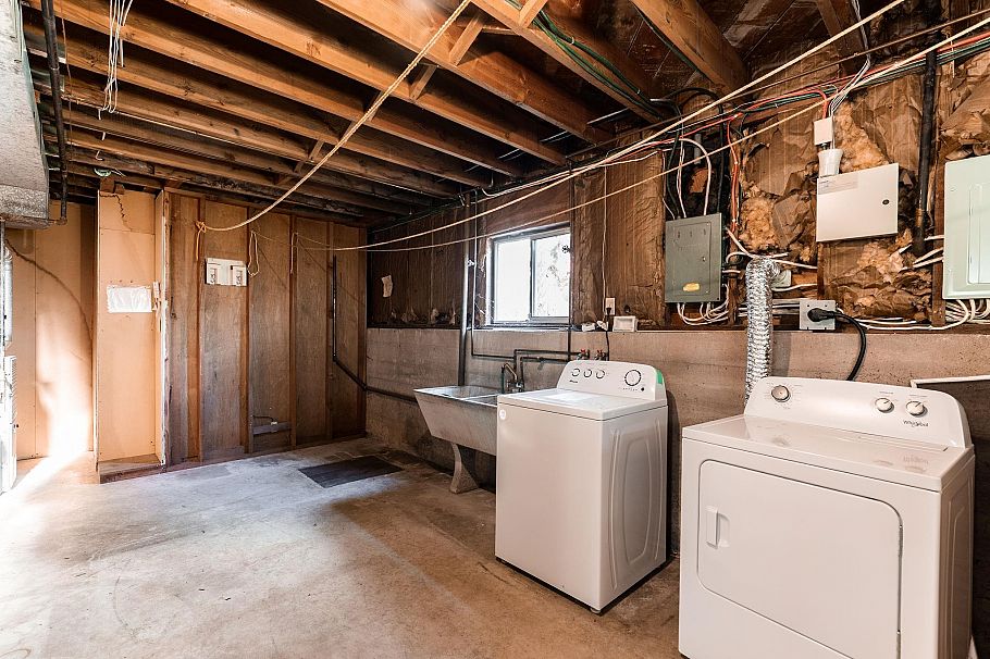 2878 W 14th Avenue Vancouver, BC - 28