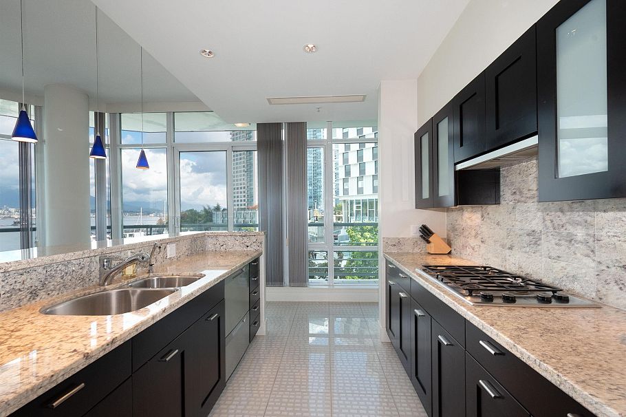 203 499 Broughton Street Vancouver, BC - 5