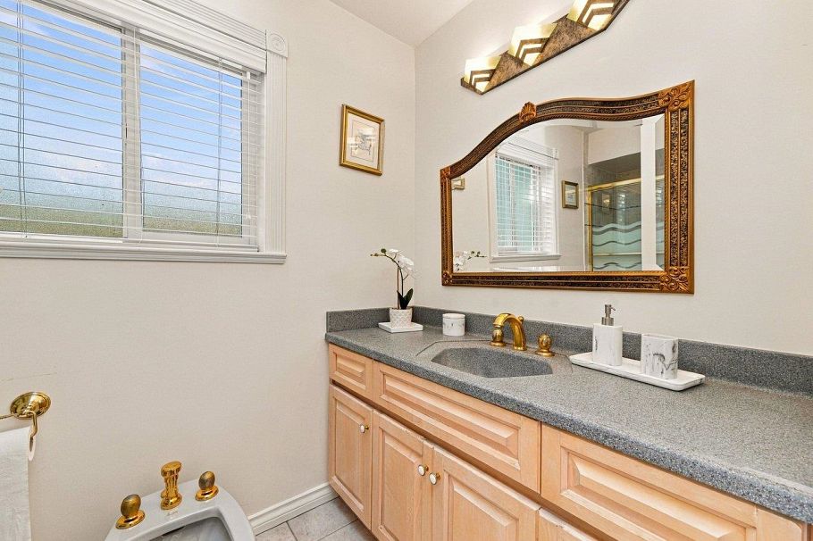 3895 Glendale Street Vancouver, BC - 24
