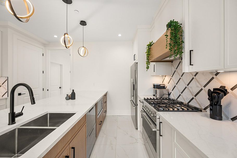 1371 E 63rd Avenue Vancouver, BC - 11
