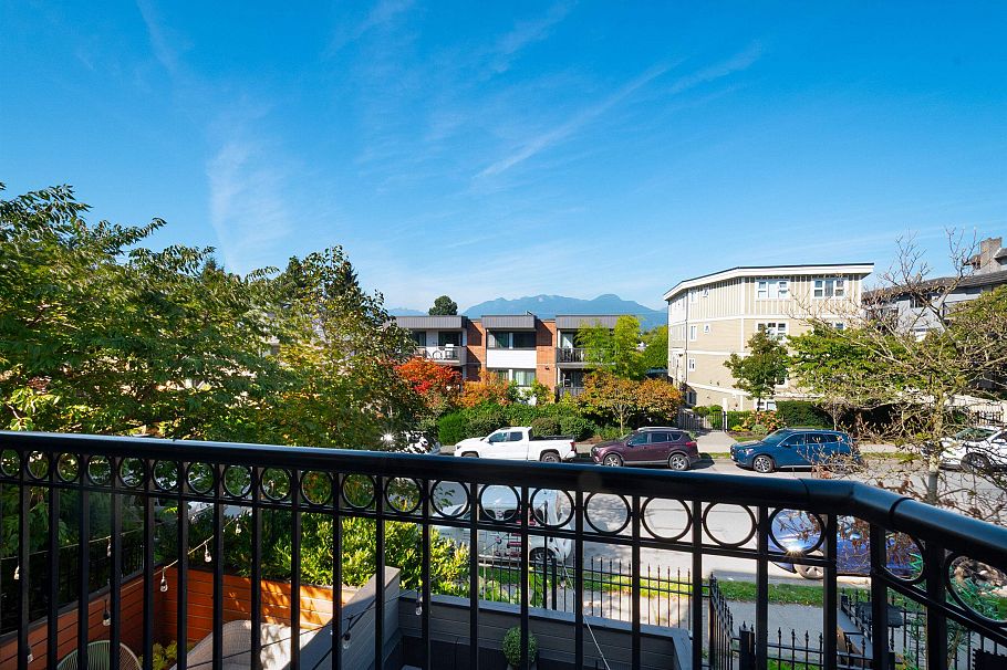 2048 Triumph Street Vancouver, BC - 19