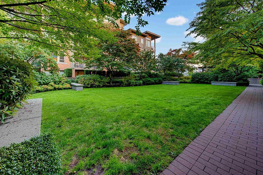 411 119 W 22nd Street North Vancouver, BC - 37
