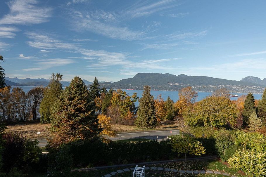 5747 Newton Wynd Vancouver, BC - 2