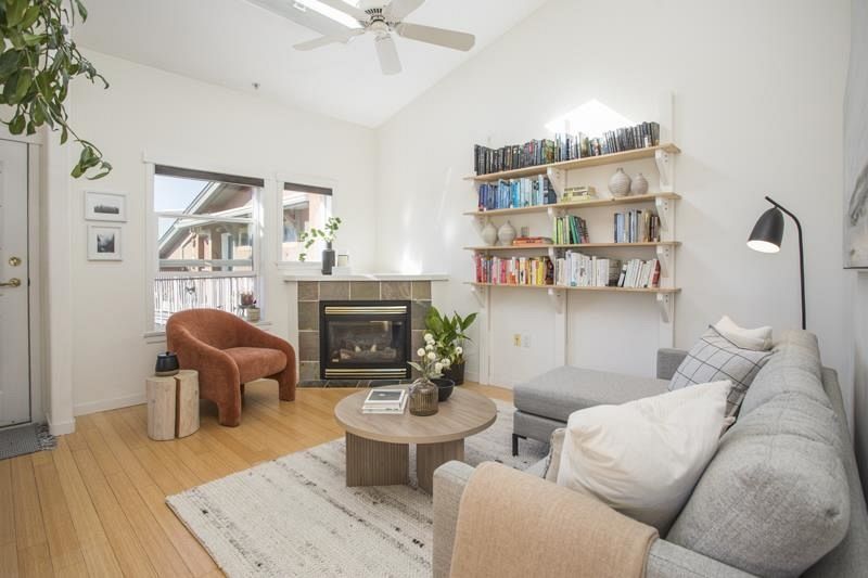 401 510 Chesterfield Avenue North Vancouver, BC - 1