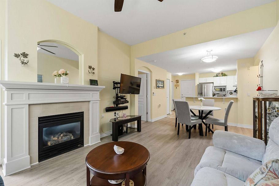 411 960 Lynn Valley Road North Vancouver, BC - 10