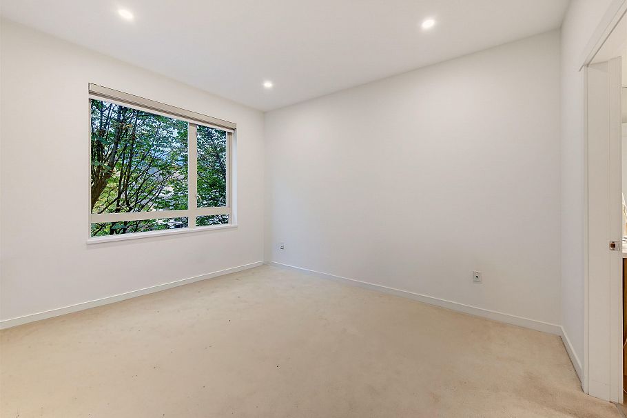 411 119 W 22nd Street North Vancouver, BC - 25
