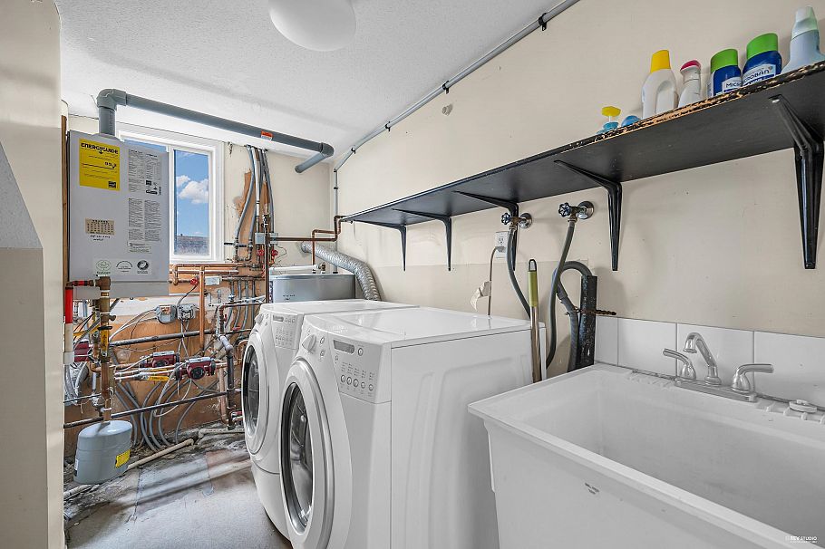 1945 W 44th Avenue Vancouver, BC - 27