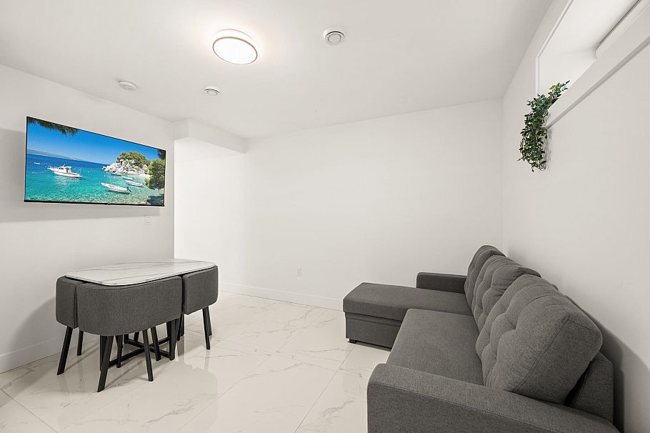 1371 E 63rd Avenue Vancouver, BC - 23