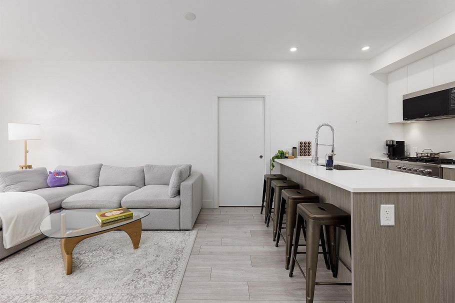 204 979 E 19th Avenue Vancouver, BC - 4