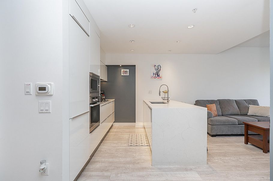 203 181 W 1st Avenue Vancouver, BC - 5