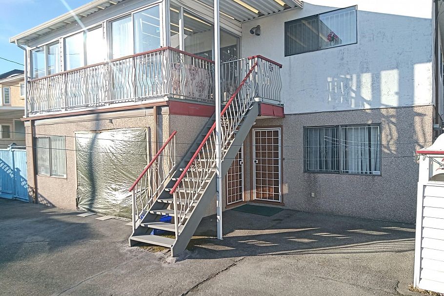 2086 E 49th Avenue Vancouver, BC - 22