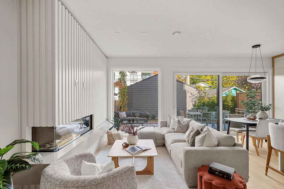 2 3657 W 11th Avenue Vancouver, BC - 3