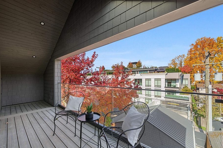 2 3657 W 11th Avenue Vancouver, BC - 18