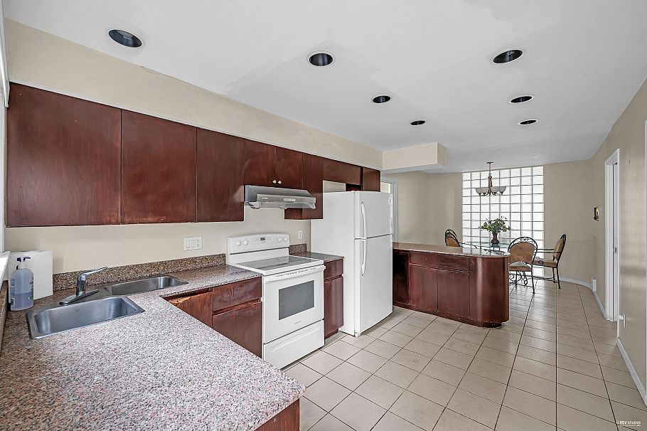 1945 W 44th Avenue Vancouver, BC - 6