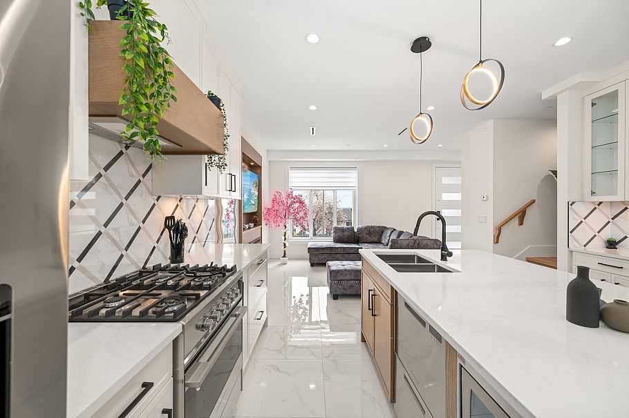 1371 E 63rd Avenue Vancouver, BC - 7