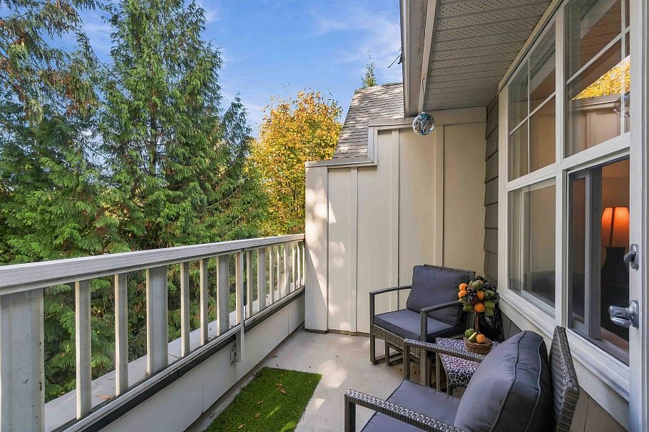 411 960 Lynn Valley Road North Vancouver, BC - 2