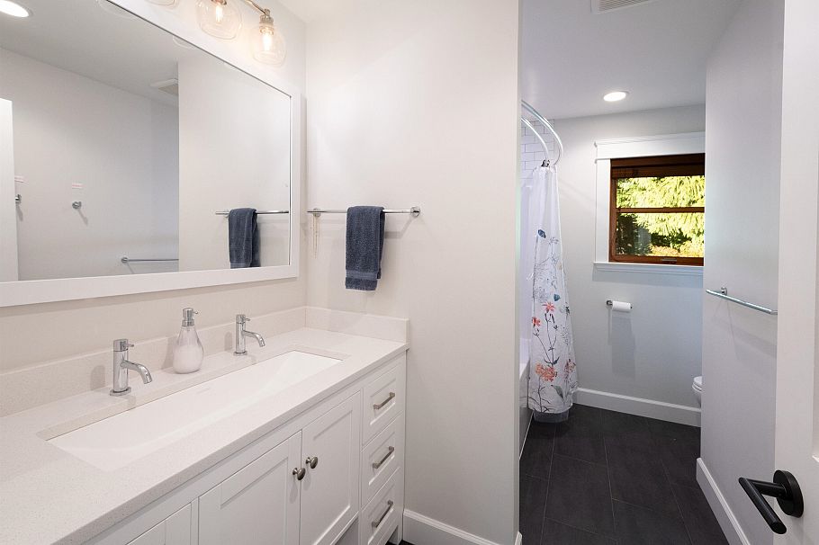 4592 Cove Cliff Road North Vancouver, BC - 23
