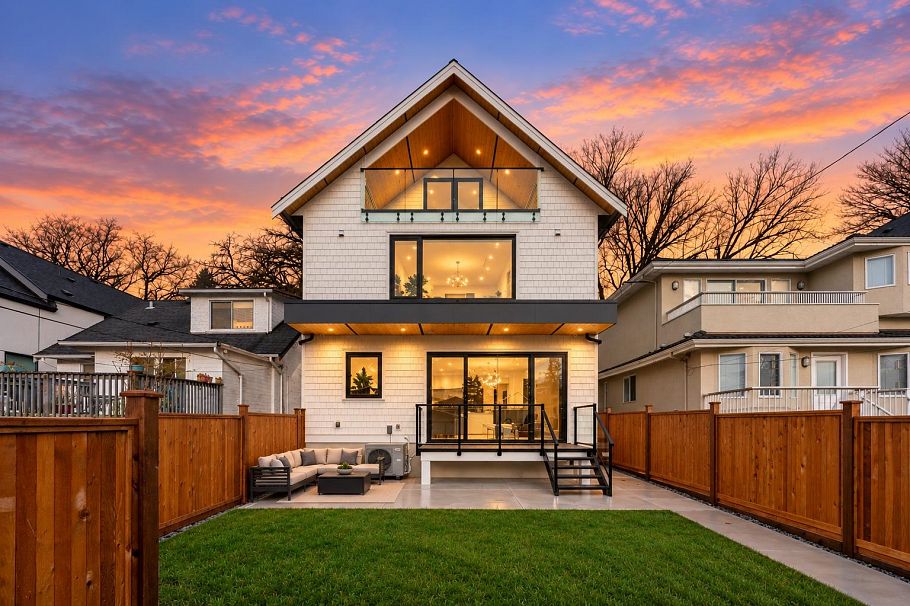 2 3218 W 38th Avenue Vancouver, BC - 1