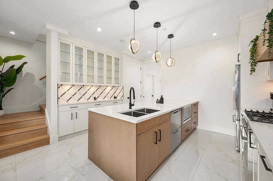 1371 E 63rd Avenue Vancouver, BC - 9