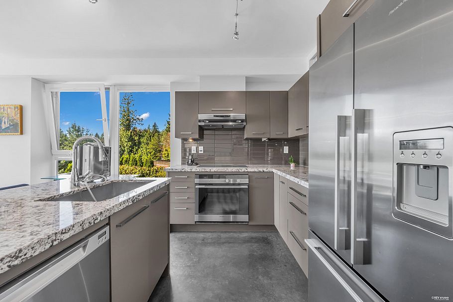 201 650 Evergreen Place North Vancouver, BC - 3