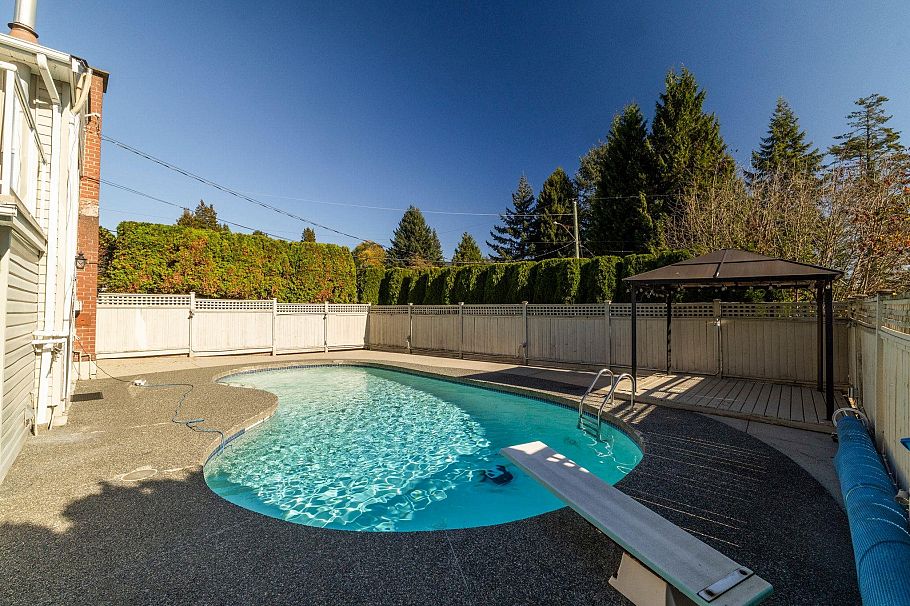2007 Floralynn Crescent North Vancouver, BC - 29