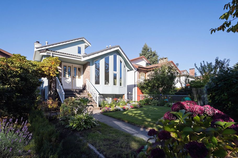 2553 E 22nd Avenue Vancouver, BC - 2