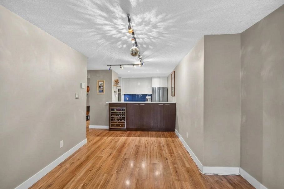 202 936 Bute Street Vancouver, BC - 9