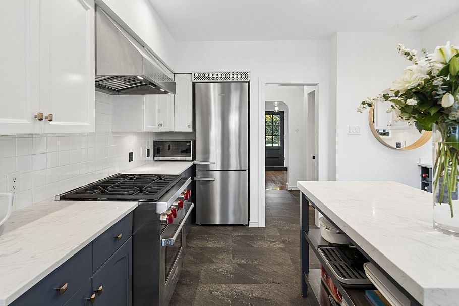 3137 W 24th Avenue Vancouver, BC - 10