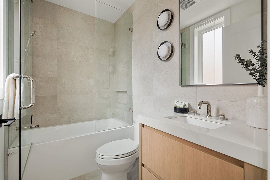 2 3657 W 11th Avenue Vancouver, BC - 25