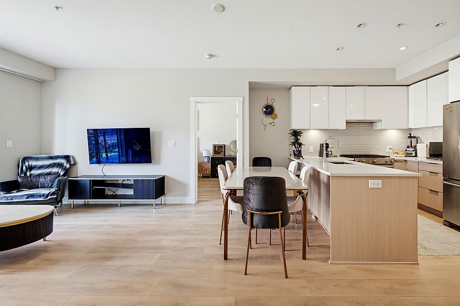 310 3588 Samwill Crescent Vancouver, BC - 3
