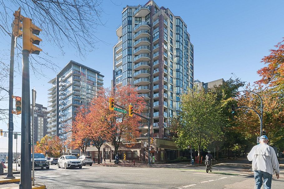 1403 1010 Burnaby Street Vancouver, BC - 1