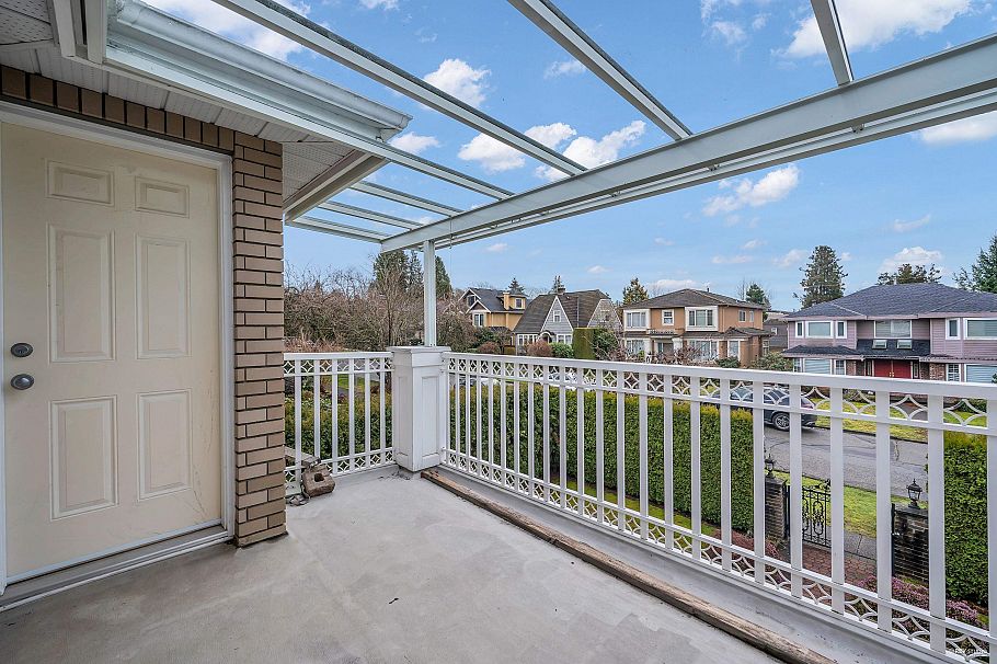 1945 W 44th Avenue Vancouver, BC - 16