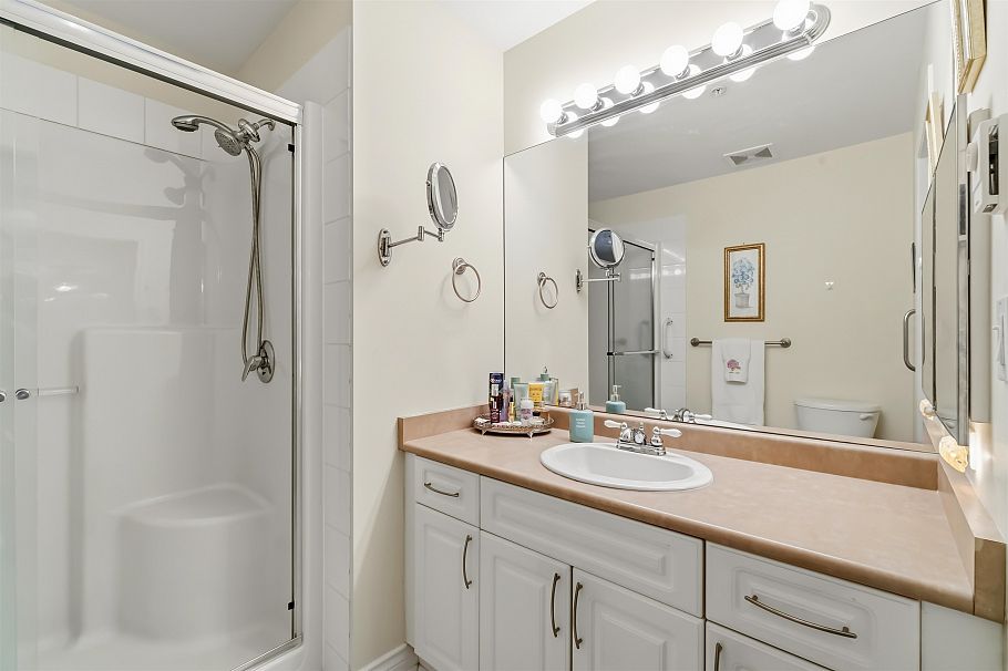 411 960 Lynn Valley Road North Vancouver, BC - 23