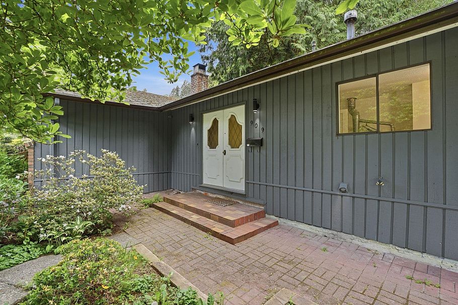 909 Seymour Boulevard North Vancouver, BC - 2