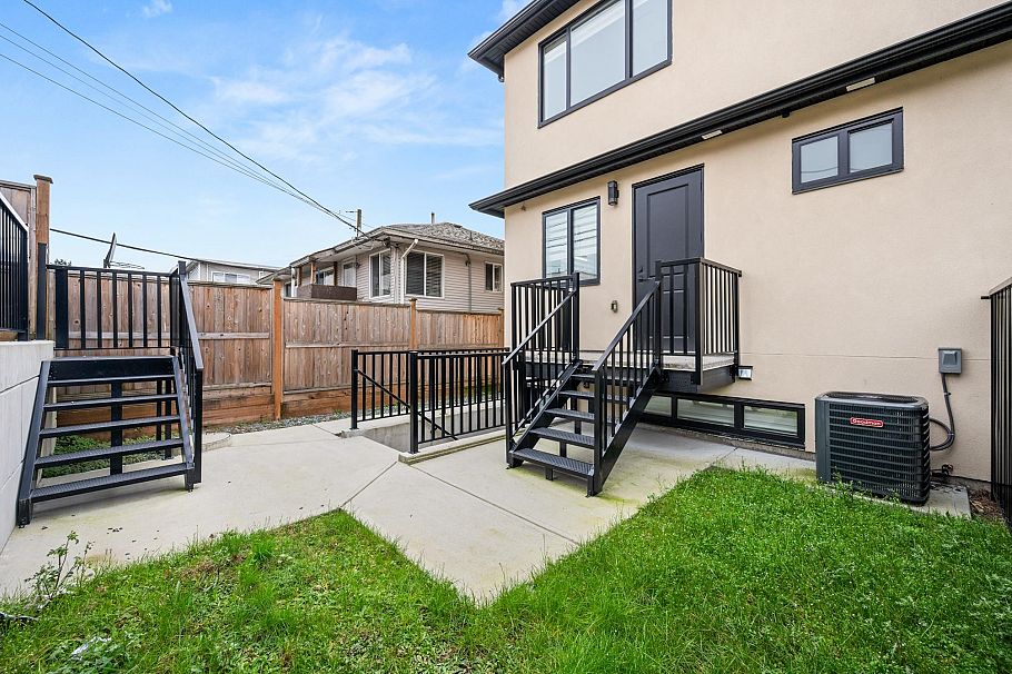 1371 E 63rd Avenue Vancouver, BC - 34