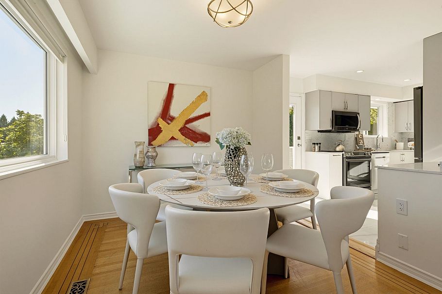 2007 Floralynn Crescent North Vancouver, BC - 8