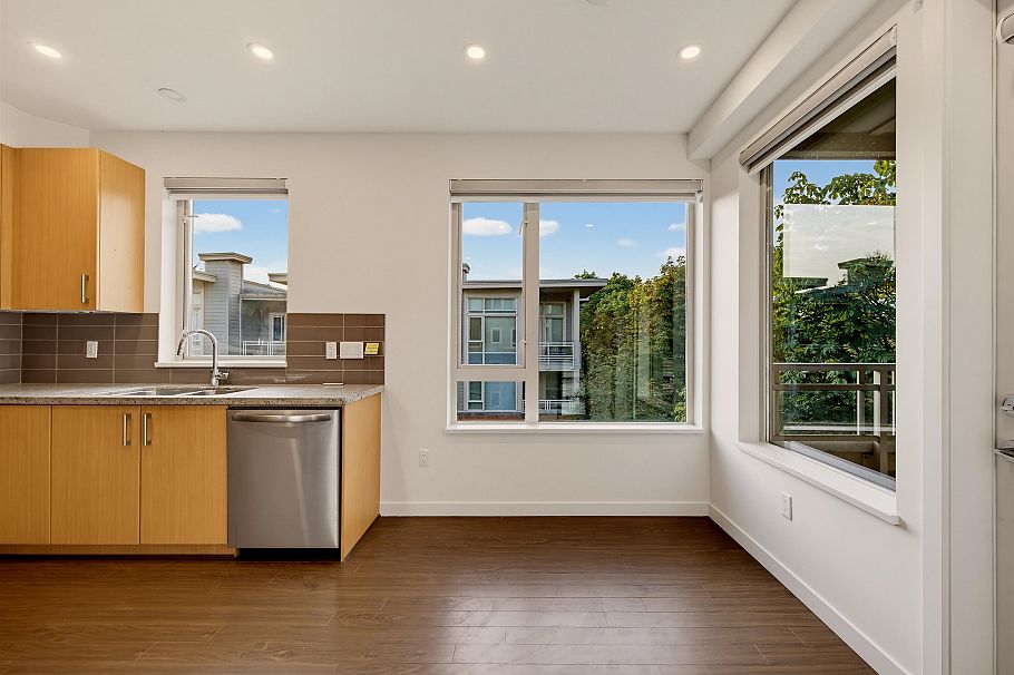 411 119 W 22nd Street North Vancouver, BC - 18