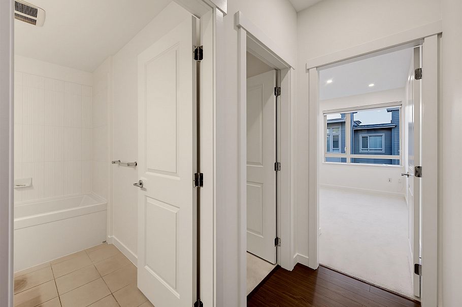 411 119 W 22nd Street North Vancouver, BC - 34