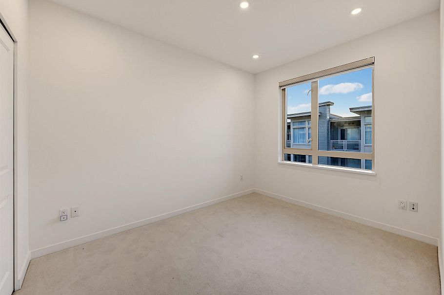 411 119 W 22nd Street North Vancouver, BC - 22