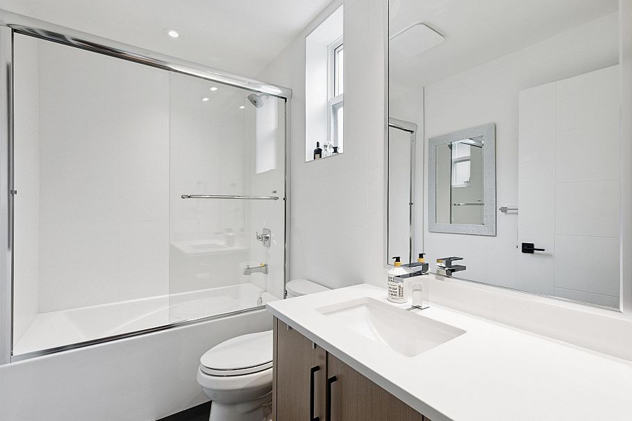 1 1621 E 11th Avenue Vancouver, BC - 32