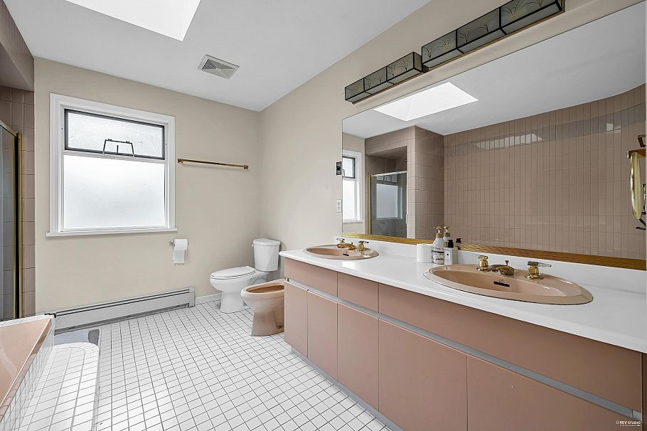 1945 W 44th Avenue Vancouver, BC - 20