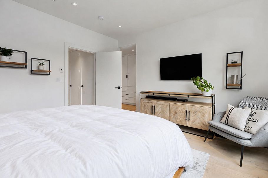 1 1621 E 11th Avenue Vancouver, BC - 26
